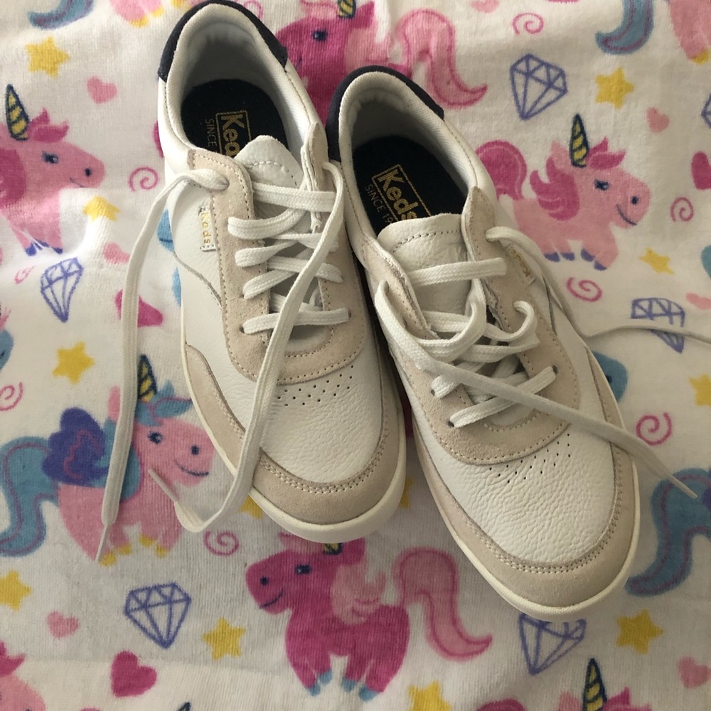 ⬇️💲30 new Keds. White and cream leather/ suede